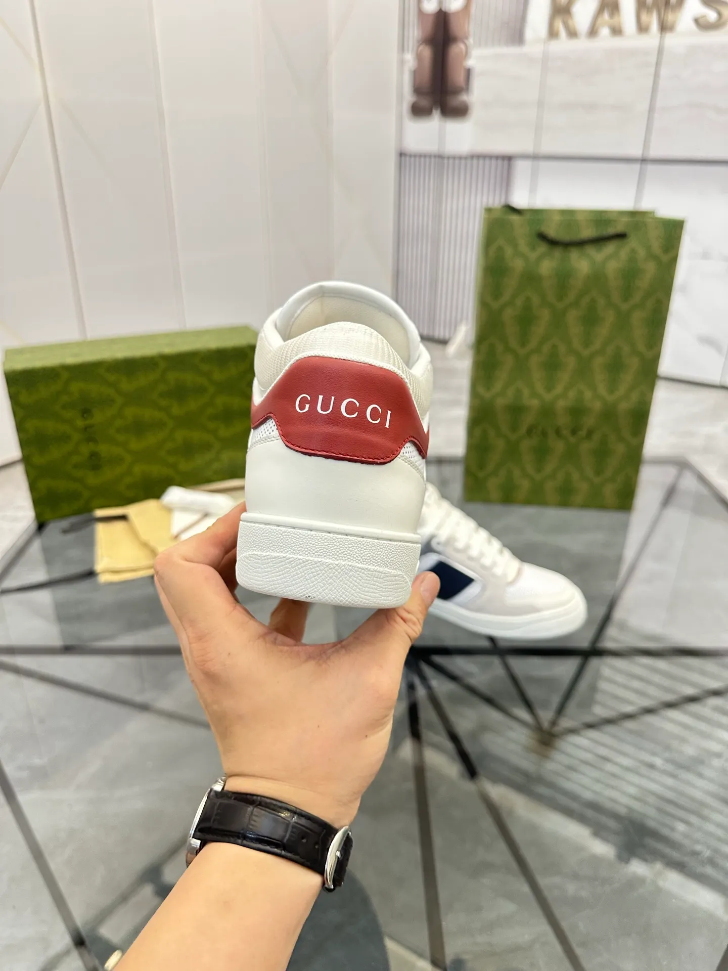 Selling men's shoes 💰: 💰P560¥ Top quality Product trademark: Gucci* "Gucci*" low-top casual shoes Regular size: 38-44 (can be customized to 45.46.) Product material: imported first-layer cowhide leather upper, breathable lining, original outsole. No.: 004